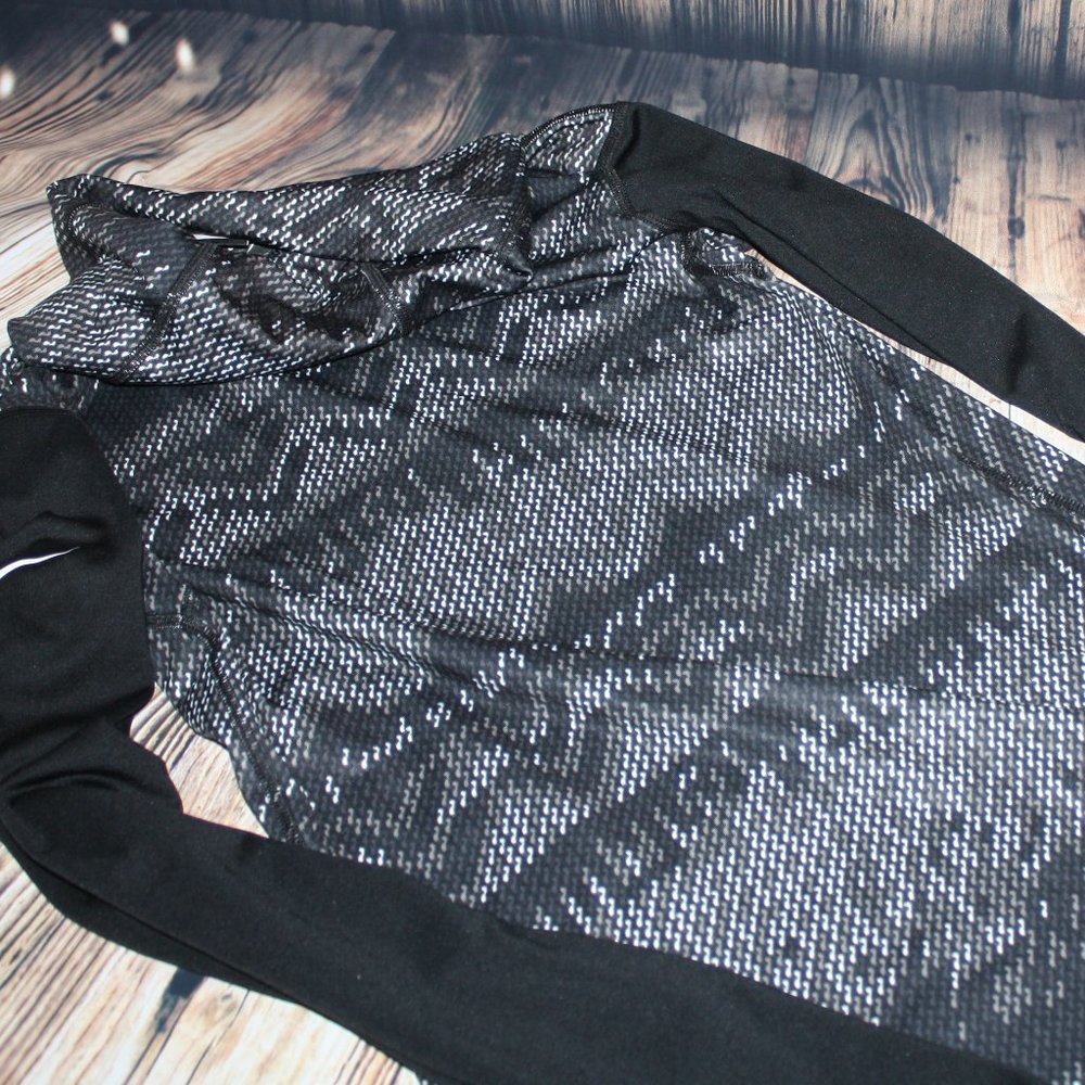 Ladies M Black/White Nike Pro Dri-Fit sweatshirt